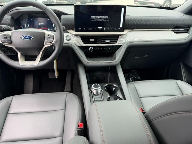 Ford Explorer Vehicle Full-screen Gallery Image 7