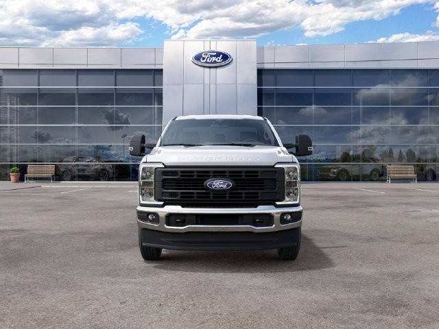Ford Super Duty F-250 SRW Vehicle Full-screen Gallery Image 3