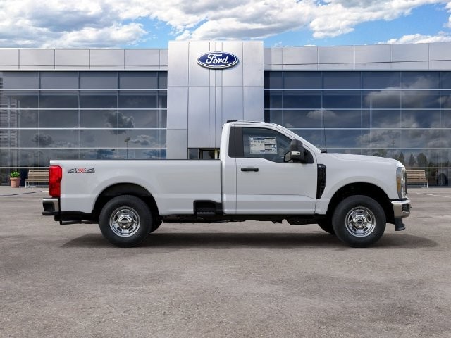 Ford Super Duty F-250 SRW Vehicle Full-screen Gallery Image 5