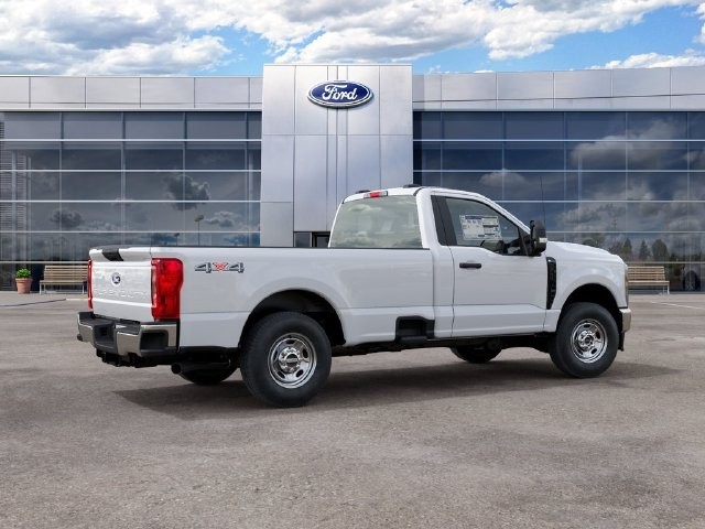 Ford Super Duty F-250 SRW Vehicle Full-screen Gallery Image 6