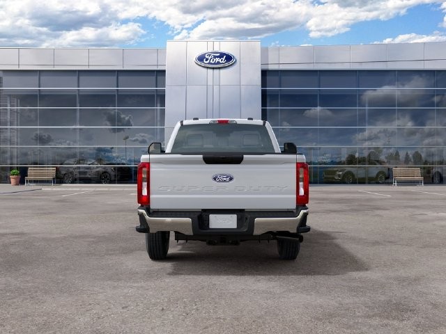 Ford Super Duty F-250 SRW Vehicle Full-screen Gallery Image 7