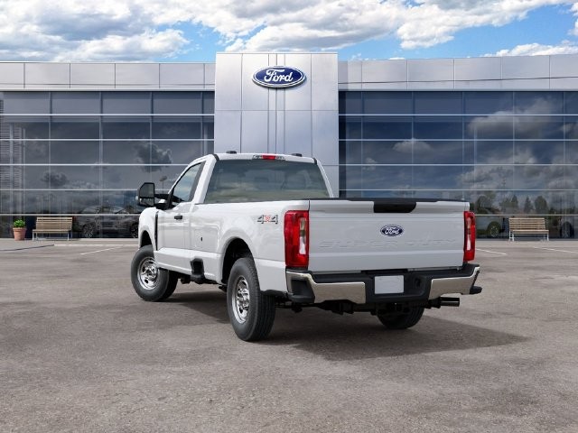 Ford Super Duty F-250 SRW Vehicle Full-screen Gallery Image 8