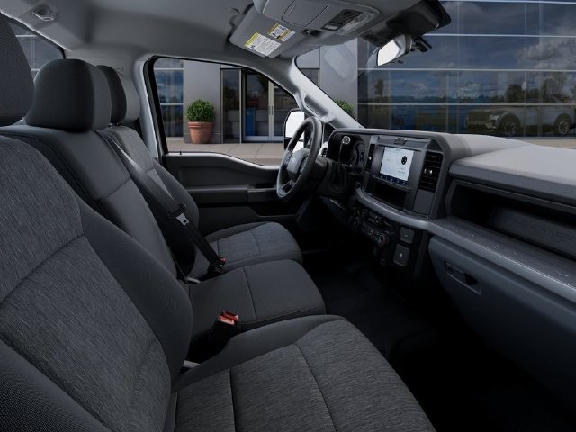 Ford Super Duty F-250 SRW Vehicle Full-screen Gallery Image 11