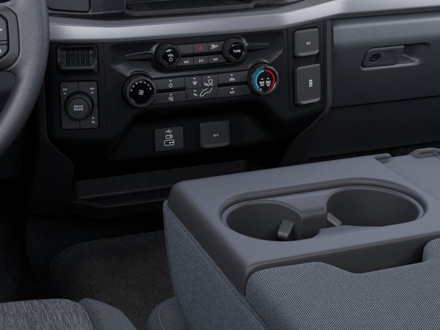 Ford Super Duty F-250 SRW Vehicle Full-screen Gallery Image 15
