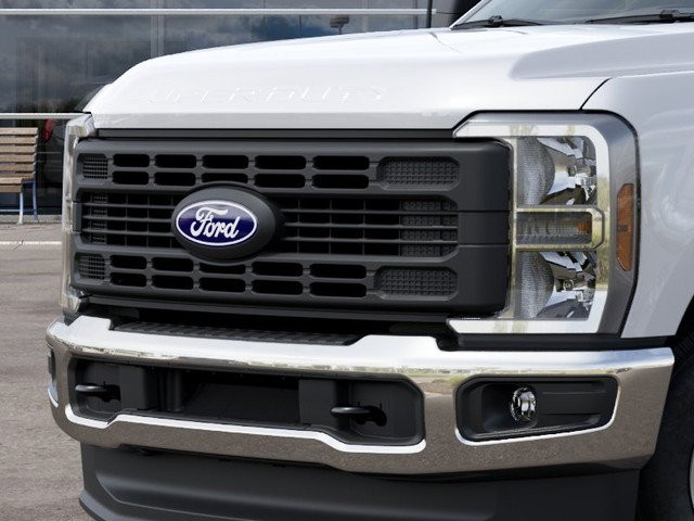 Ford Super Duty F-250 SRW Vehicle Full-screen Gallery Image 17
