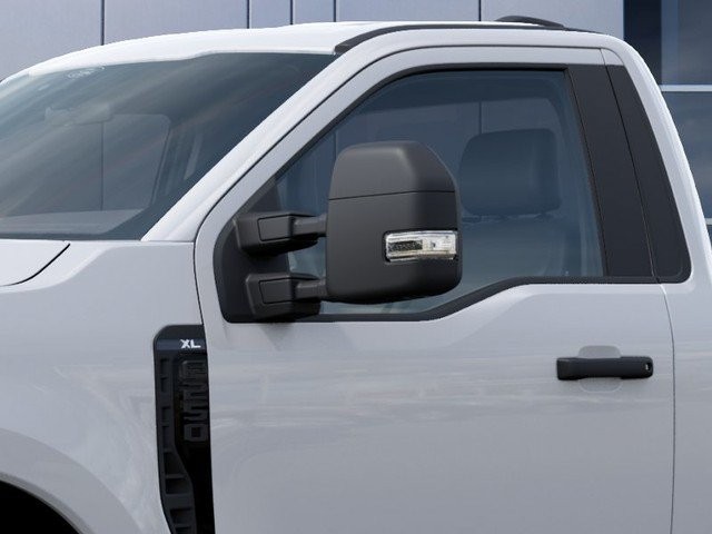 Ford Super Duty F-250 SRW Vehicle Full-screen Gallery Image 20