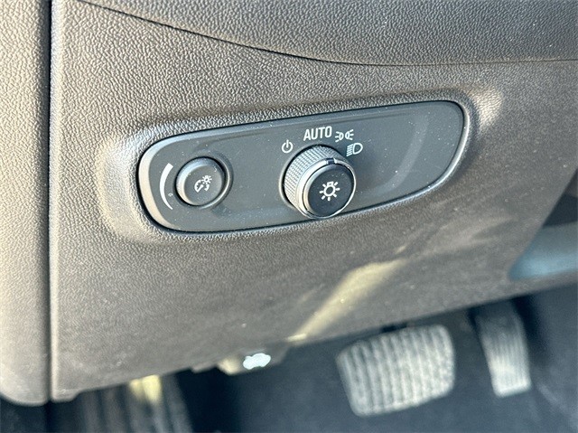 Chevrolet Equinox Vehicle Full-screen Gallery Image 33