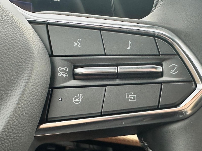 Chevrolet Equinox Vehicle Full-screen Gallery Image 9