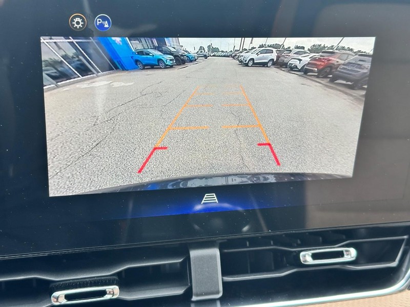 Chevrolet Equinox Vehicle Full-screen Gallery Image 12