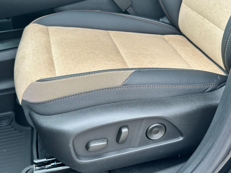 Chevrolet Equinox Vehicle Full-screen Gallery Image 17