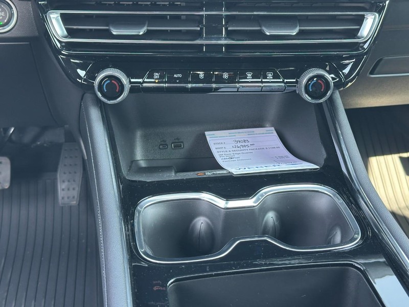 Chevrolet Traverse Vehicle Full-screen Gallery Image 9