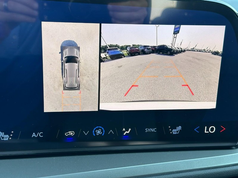 Chevrolet Traverse Vehicle Full-screen Gallery Image 14