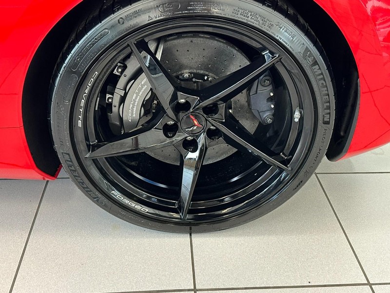 Chevrolet Corvette Vehicle Full-screen Gallery Image 4