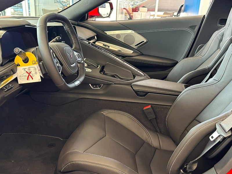 Chevrolet Corvette Vehicle Full-screen Gallery Image 7