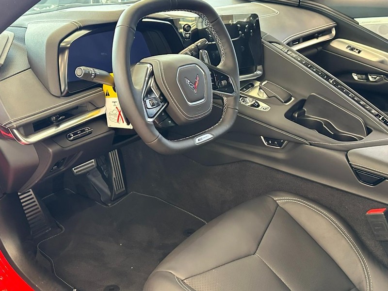 Chevrolet Corvette Vehicle Full-screen Gallery Image 8