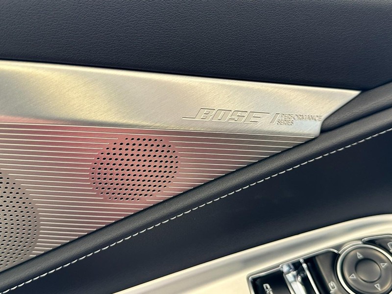 Chevrolet Corvette Vehicle Full-screen Gallery Image 11