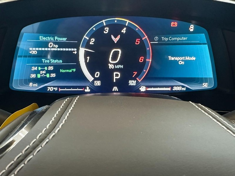 Chevrolet Corvette Vehicle Full-screen Gallery Image 16