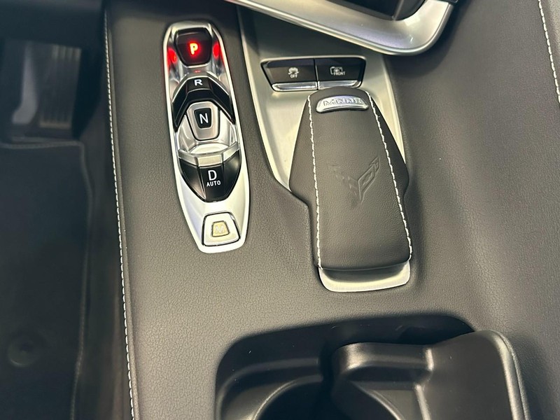 Chevrolet Corvette Vehicle Full-screen Gallery Image 17