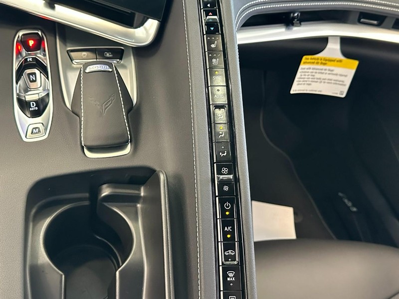 Chevrolet Corvette Vehicle Full-screen Gallery Image 18