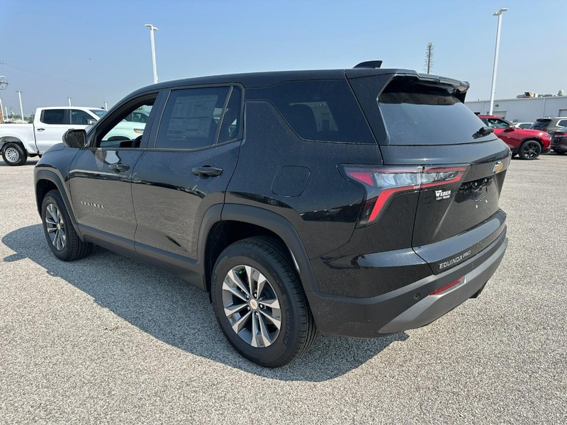 Chevrolet Equinox Vehicle Full-screen Gallery Image 3