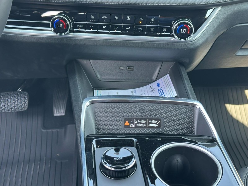 Chevrolet Equinox Vehicle Full-screen Gallery Image 8