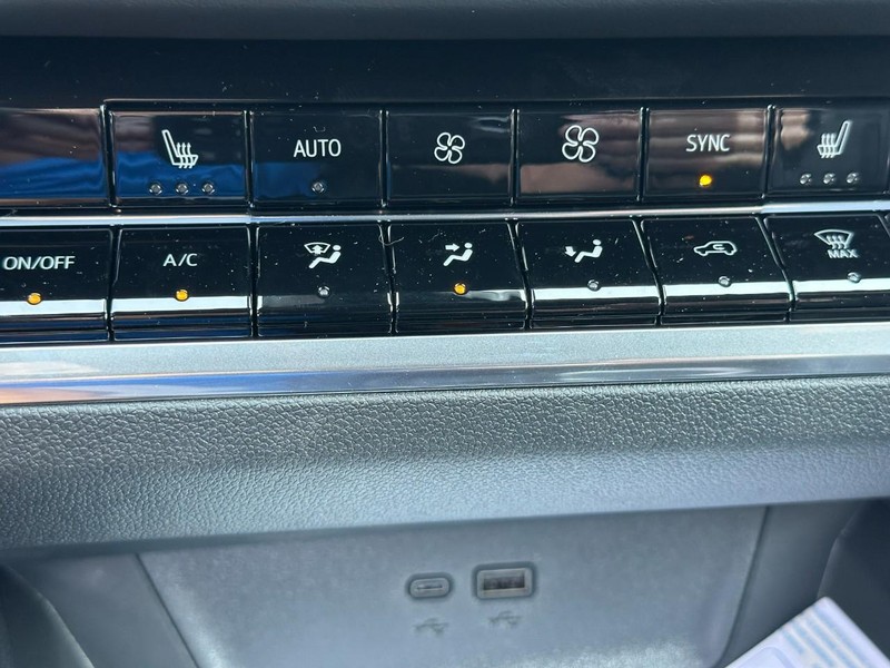 Chevrolet Equinox Vehicle Full-screen Gallery Image 13