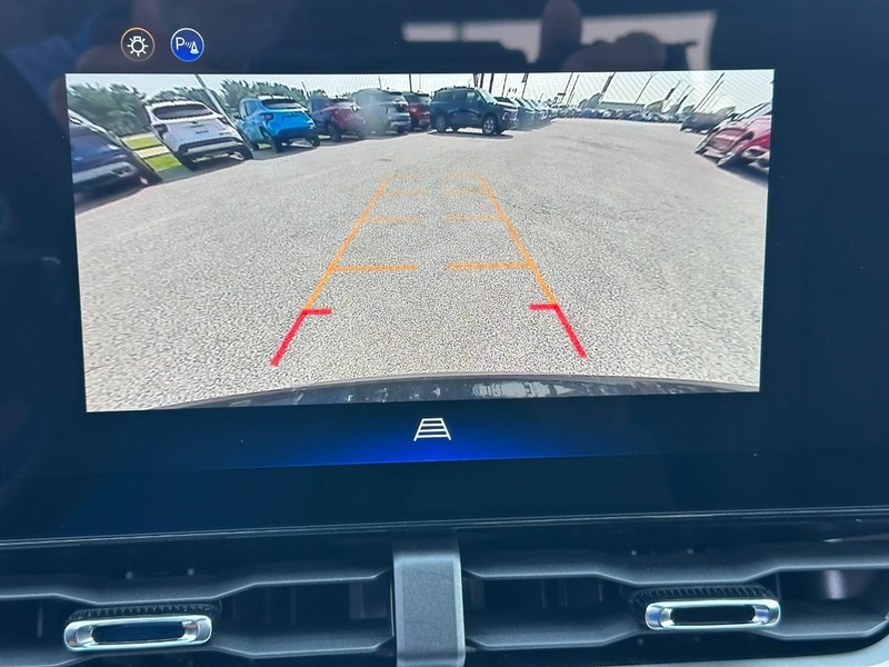 Chevrolet Equinox Vehicle Full-screen Gallery Image 14