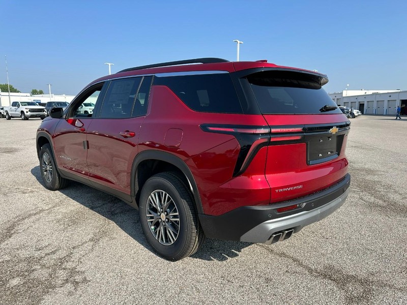 Chevrolet Traverse Vehicle Full-screen Gallery Image 3