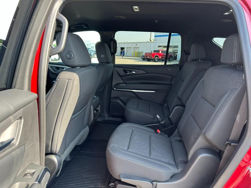 Chevrolet Traverse Vehicle Full-screen Gallery Image 4