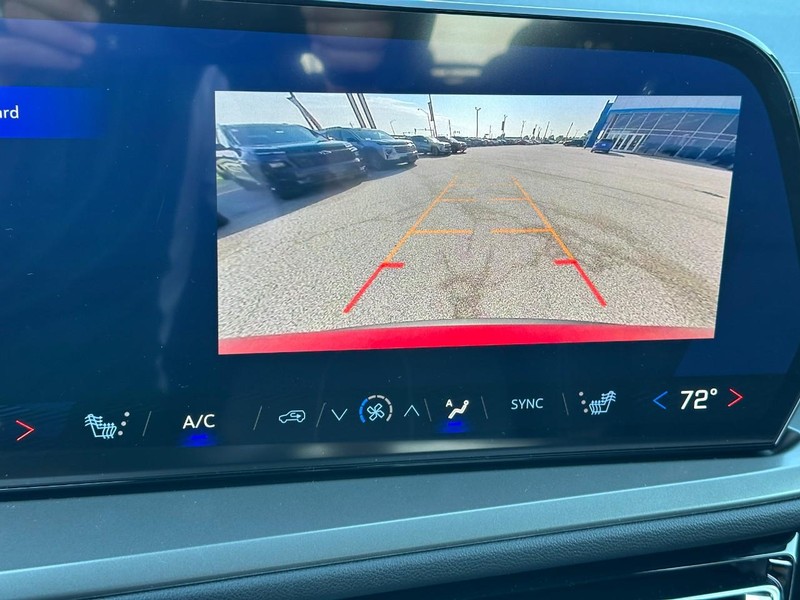 Chevrolet Traverse Vehicle Full-screen Gallery Image 15