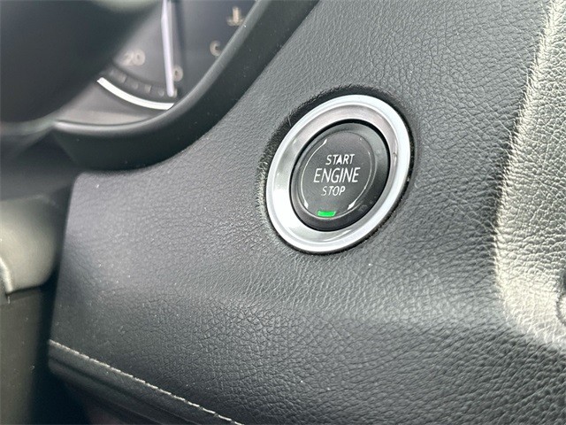 Cadillac XT4 Vehicle Full-screen Gallery Image 16