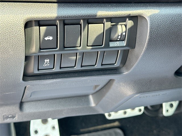 Subaru WRX Vehicle Full-screen Gallery Image 36