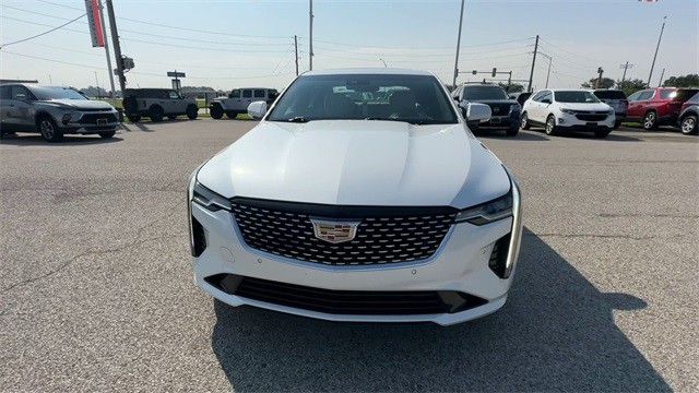 Cadillac CT4 Vehicle Full-screen Gallery Image 3