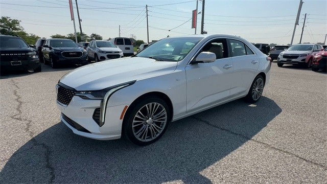 Cadillac CT4 Vehicle Full-screen Gallery Image 4