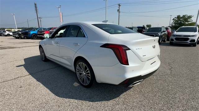 Cadillac CT4 Vehicle Full-screen Gallery Image 6