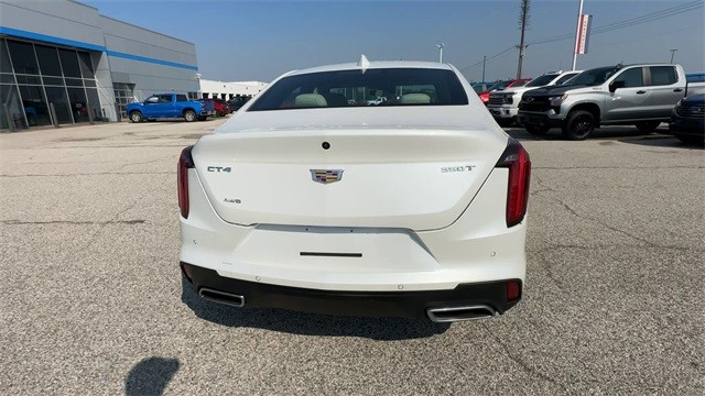 Cadillac CT4 Vehicle Full-screen Gallery Image 7