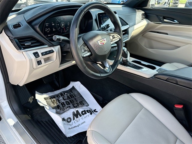 Cadillac CT4 Vehicle Full-screen Gallery Image 10