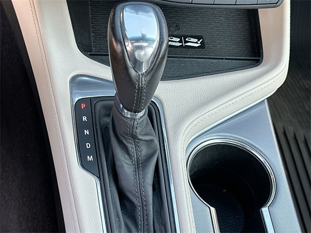 Cadillac CT4 Vehicle Full-screen Gallery Image 15