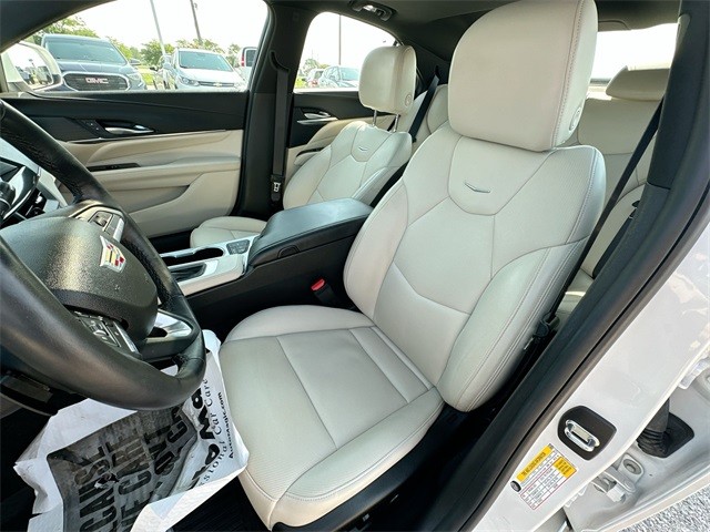 Cadillac CT4 Vehicle Full-screen Gallery Image 19