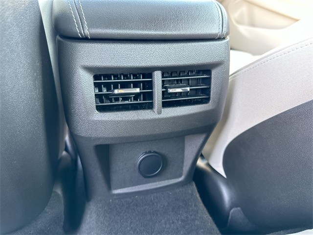 Cadillac CT4 Vehicle Full-screen Gallery Image 21