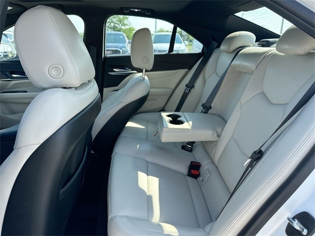 Cadillac CT4 Vehicle Full-screen Gallery Image 24