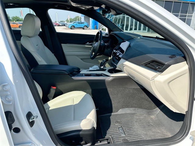 Cadillac CT4 Vehicle Full-screen Gallery Image 27