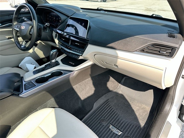 Cadillac CT4 Vehicle Full-screen Gallery Image 28