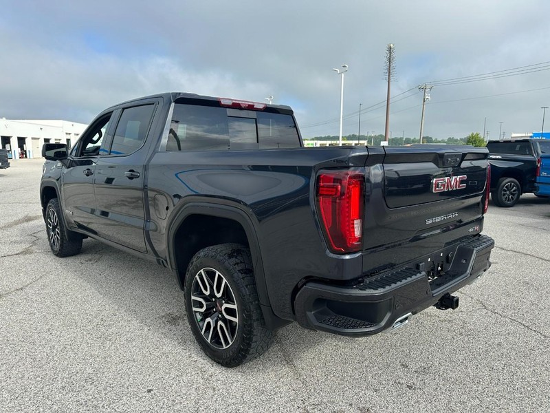 GMC Sierra 1500 Vehicle Full-screen Gallery Image 3