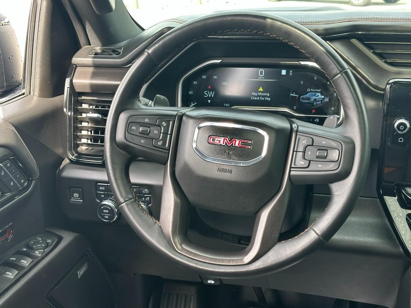 GMC Sierra 1500 Vehicle Full-screen Gallery Image 13
