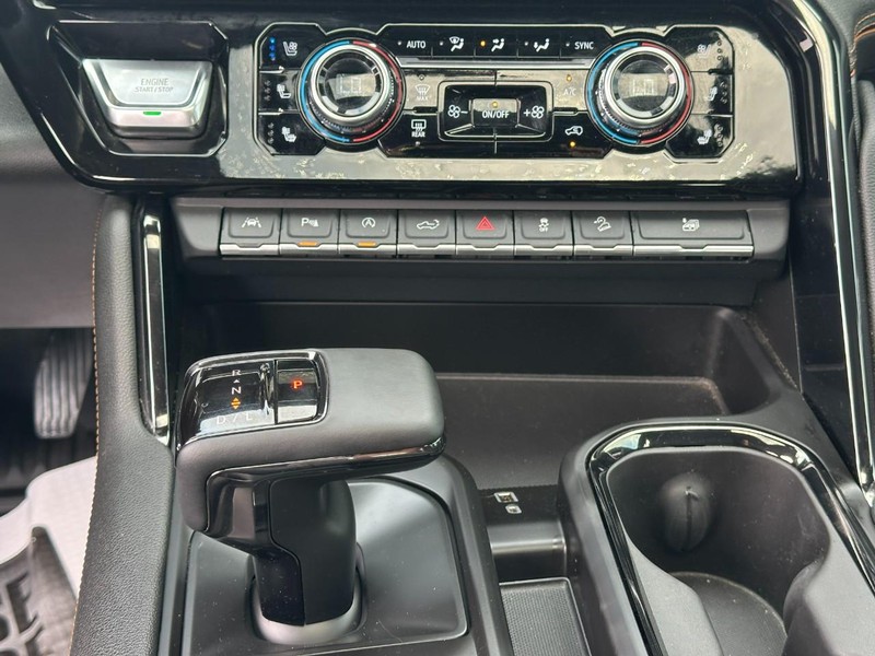 GMC Sierra 1500 Vehicle Full-screen Gallery Image 15