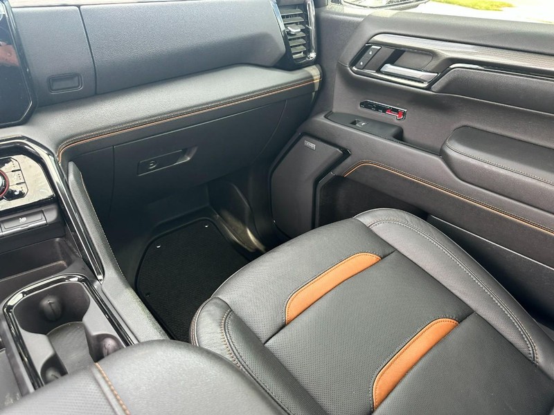 GMC Sierra 1500 Vehicle Full-screen Gallery Image 16