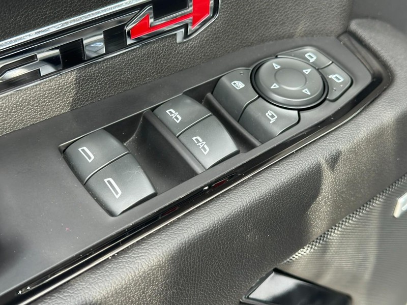 GMC Sierra 1500 Vehicle Full-screen Gallery Image 17