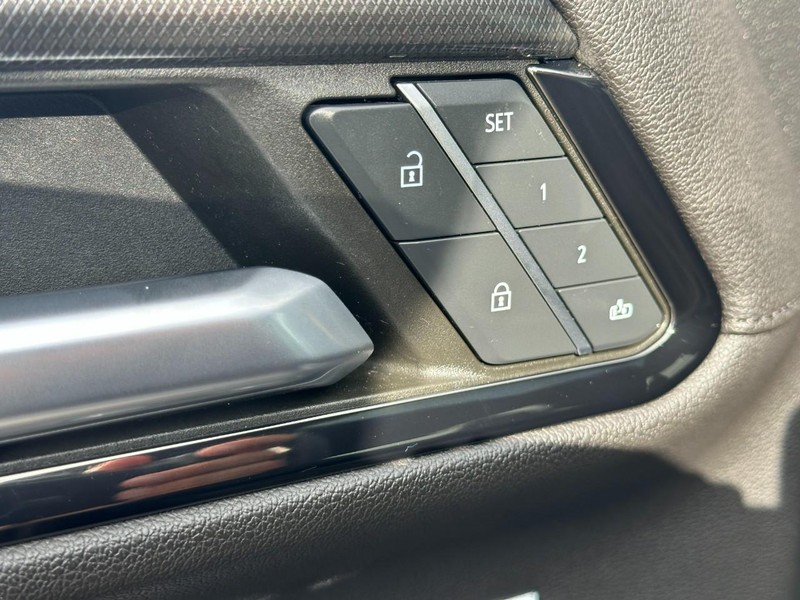 GMC Sierra 1500 Vehicle Full-screen Gallery Image 18