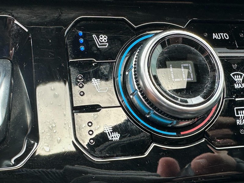 GMC Sierra 1500 Vehicle Full-screen Gallery Image 23